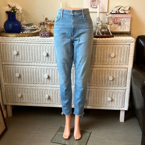 MOTHER Jeans Mother The Looker Ankle Fray In Hold My Hand Wash